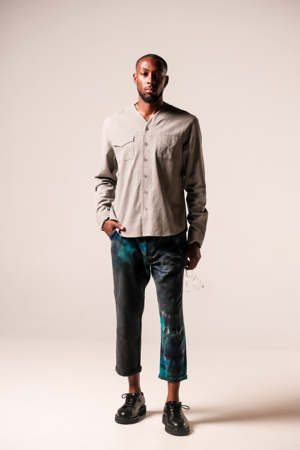 Product Image for Herman V-Neck Button-Up Shirt – Grey