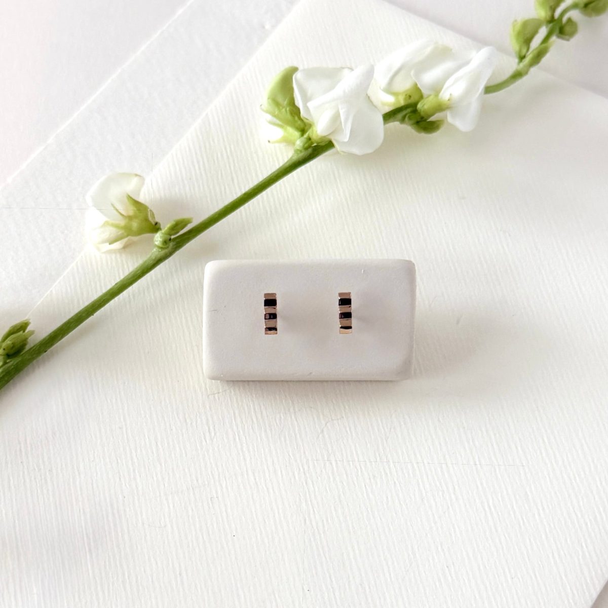 Product Image for GOLD POINTE MINI BAR STUDS