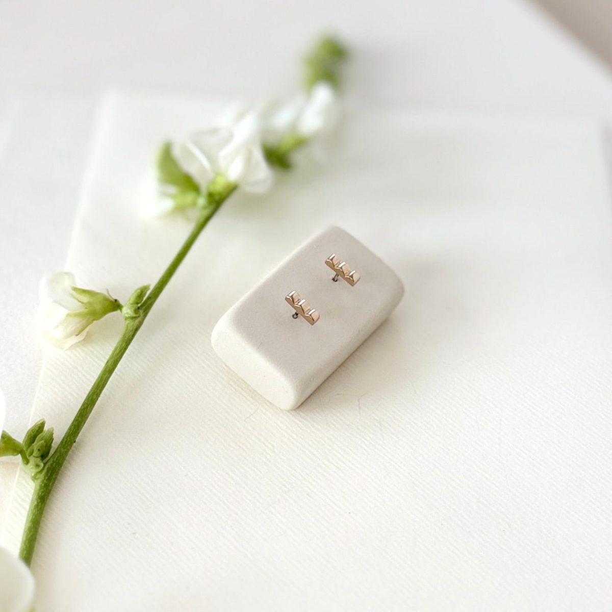 Product Image for GOLD SCALA MINI BAR STUDS